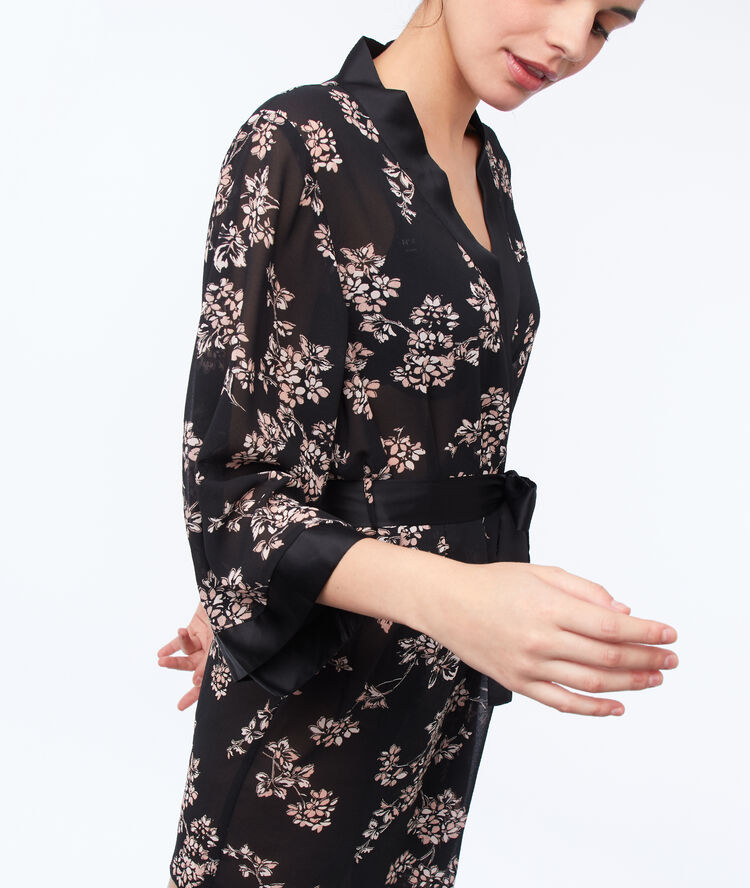 Bata tipo kimono estampado floral negro.