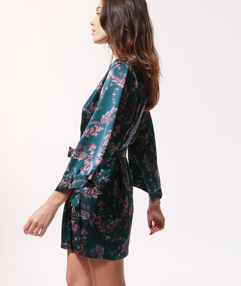 Bata tipo kimono estampada verde.
