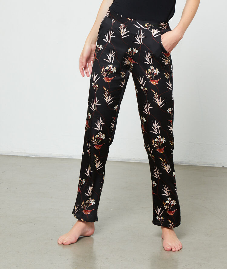 Pijama de 3 piezas de satén negro.
