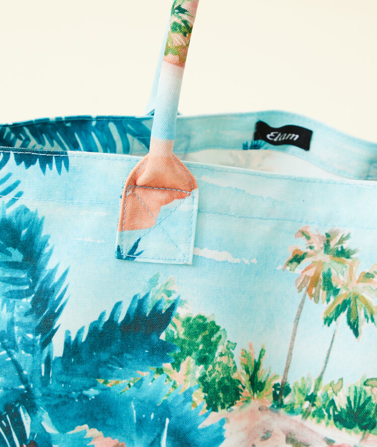 Bolso playero estampado tropical multicolor.