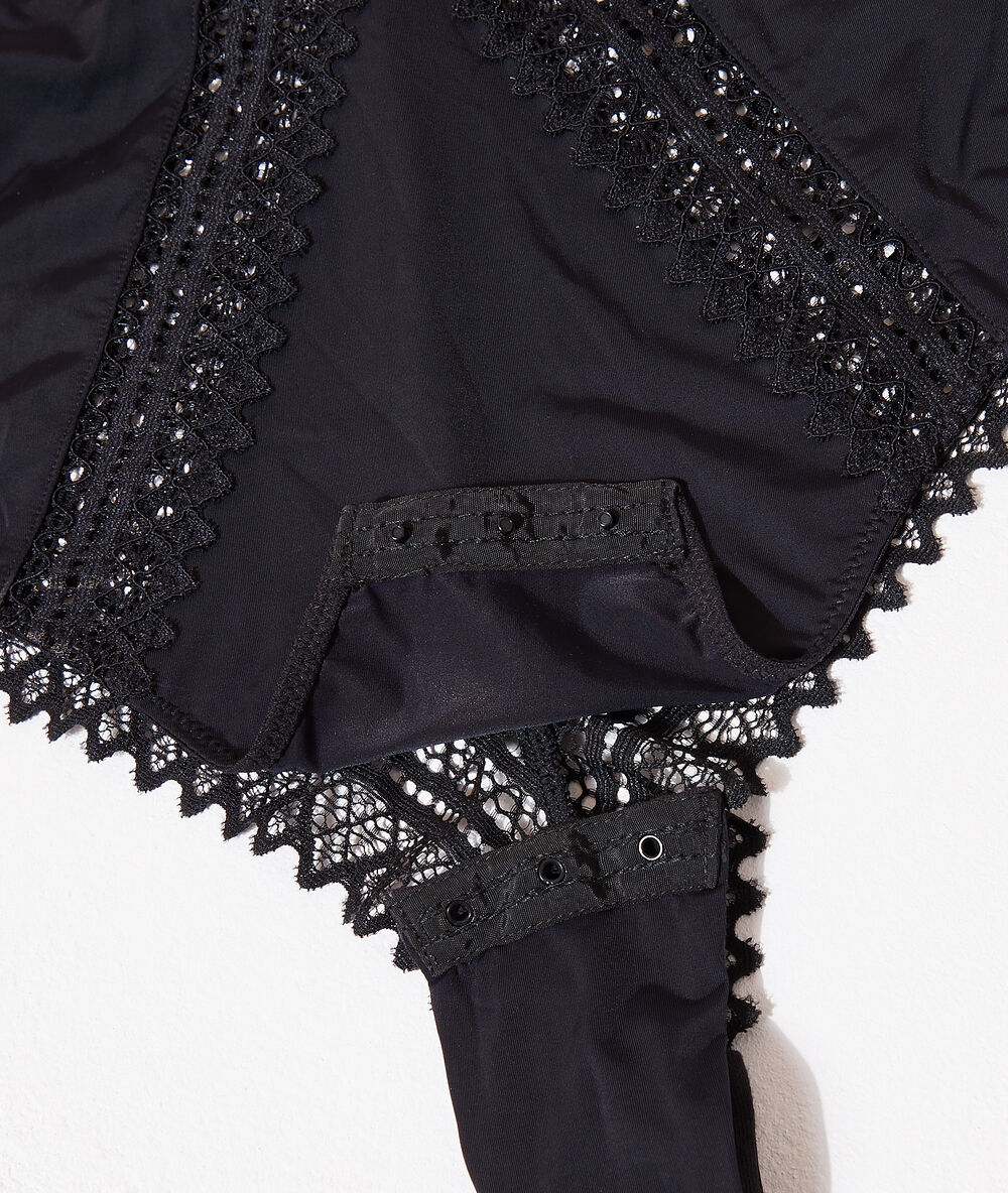 Body dos en dentelle noir.