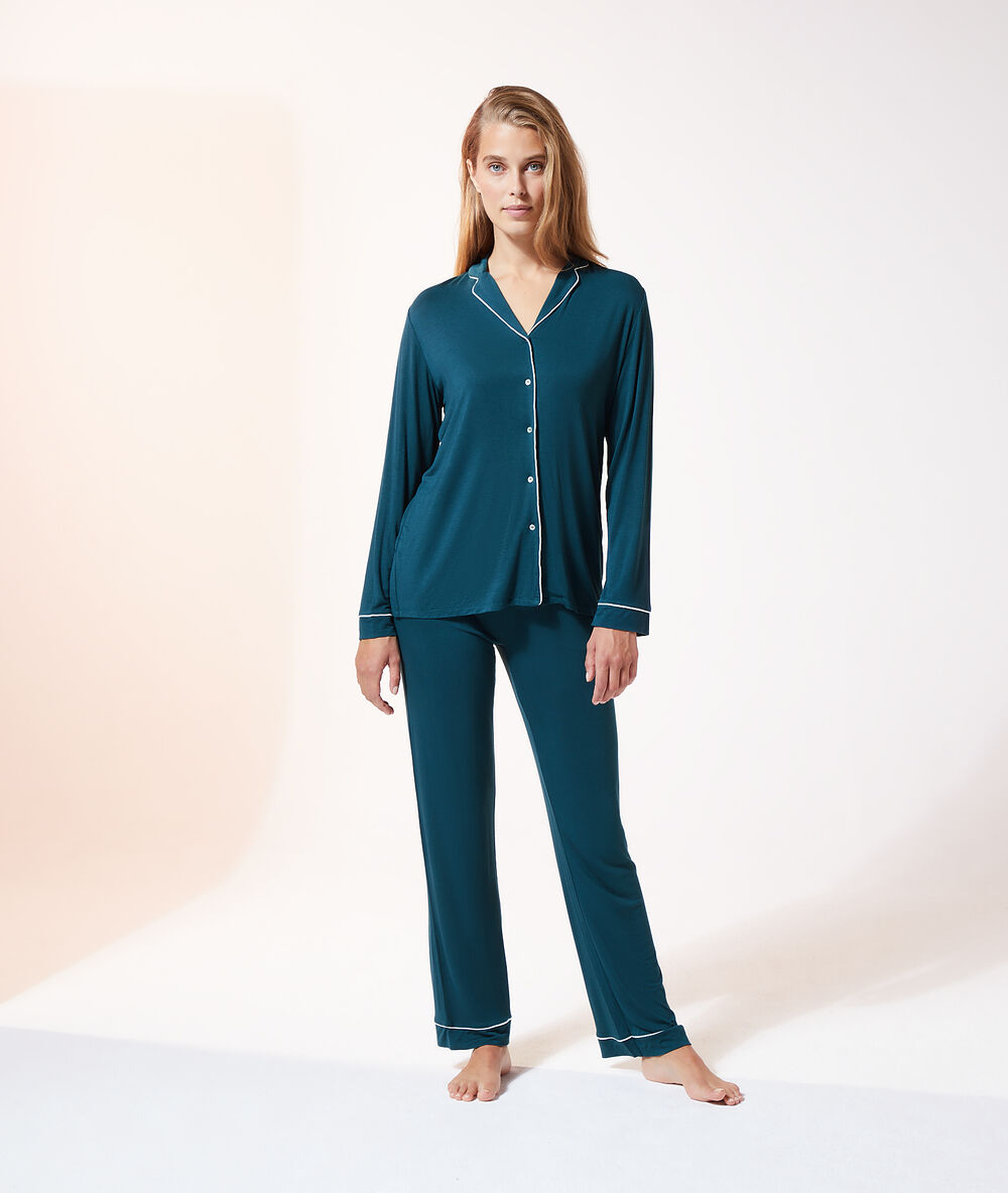 Camisa pijama turquesa.