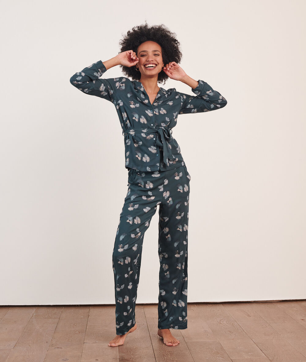 Camisa pijama estampada verde.
