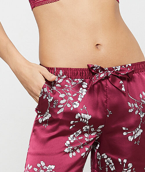 Pantalón de satén estampado floral burdeos.
