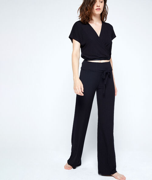 Pantalón de canalé anudado en la cintura negro.
