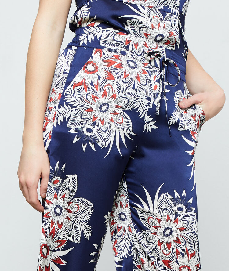 Pantalón satén estampado azul marino.