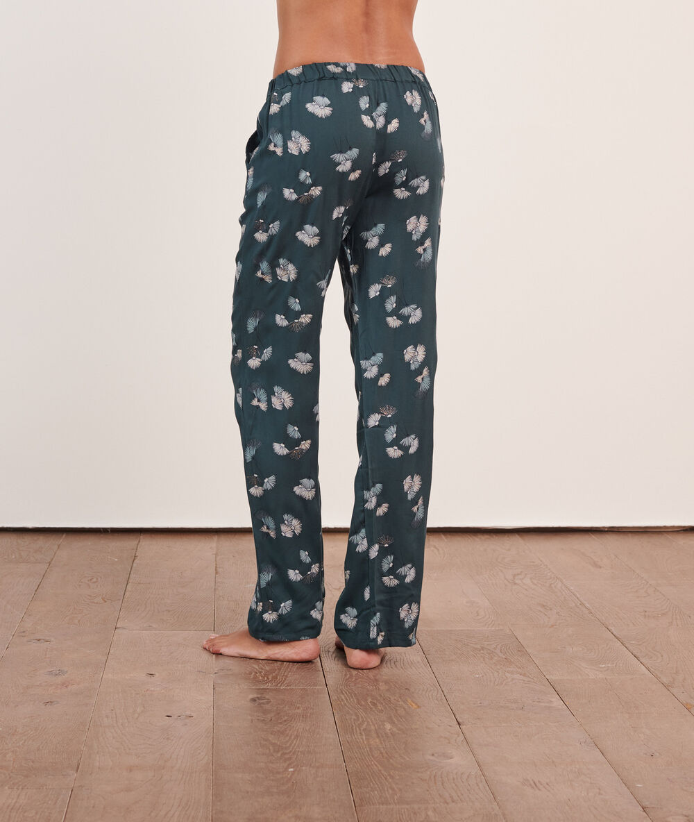 Pantalón estampado verde.