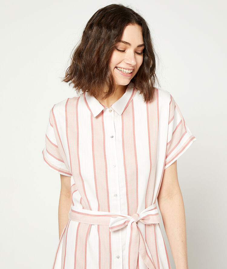 Camisón estampado de rayas rosa.