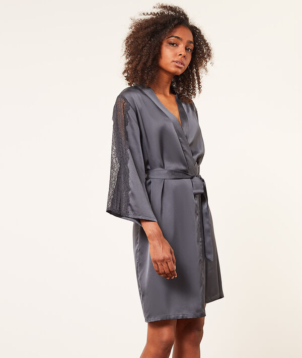 Kimono de satén con motivos de encaje Kimono de satén con motivos de encaje;${refinementColor}