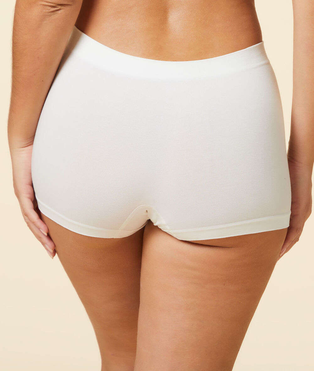 Culote tipo pantalón corto de algodón crudo.