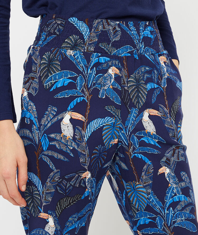 Pantalón estampado tropical azul marino.