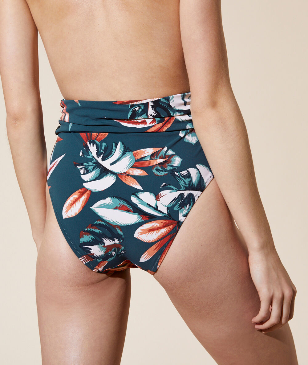 Bañador estampado tropical azul.