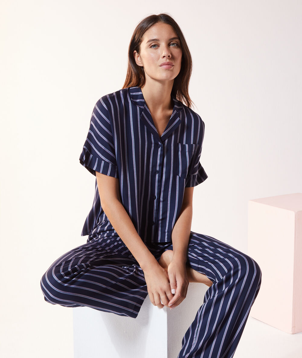 Pantalón pijama estampado de rayas azul.