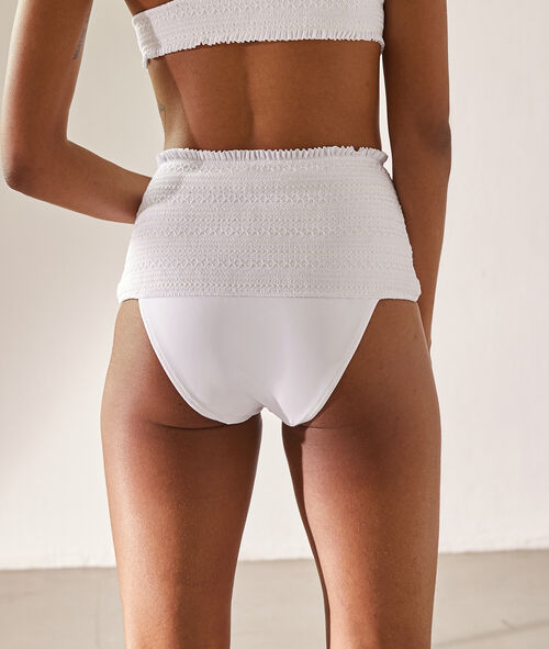 Braguita bikini talle alto con bordados Braguita bikini talle alto con bordados