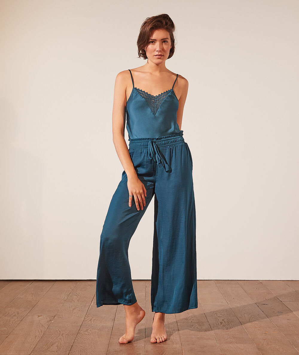 Pantalón pijama ancho verde.
