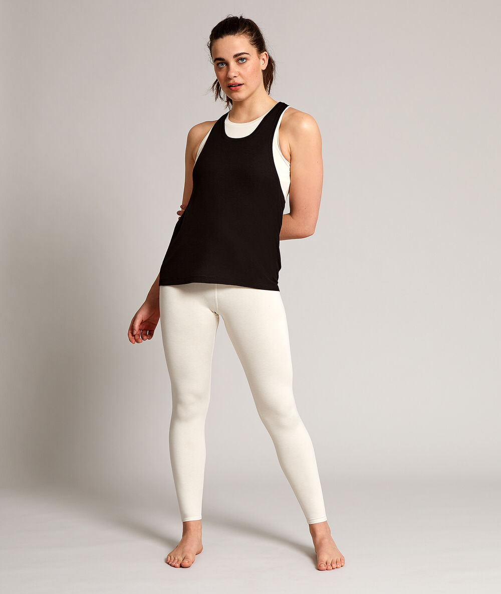 Top de yoga negro.