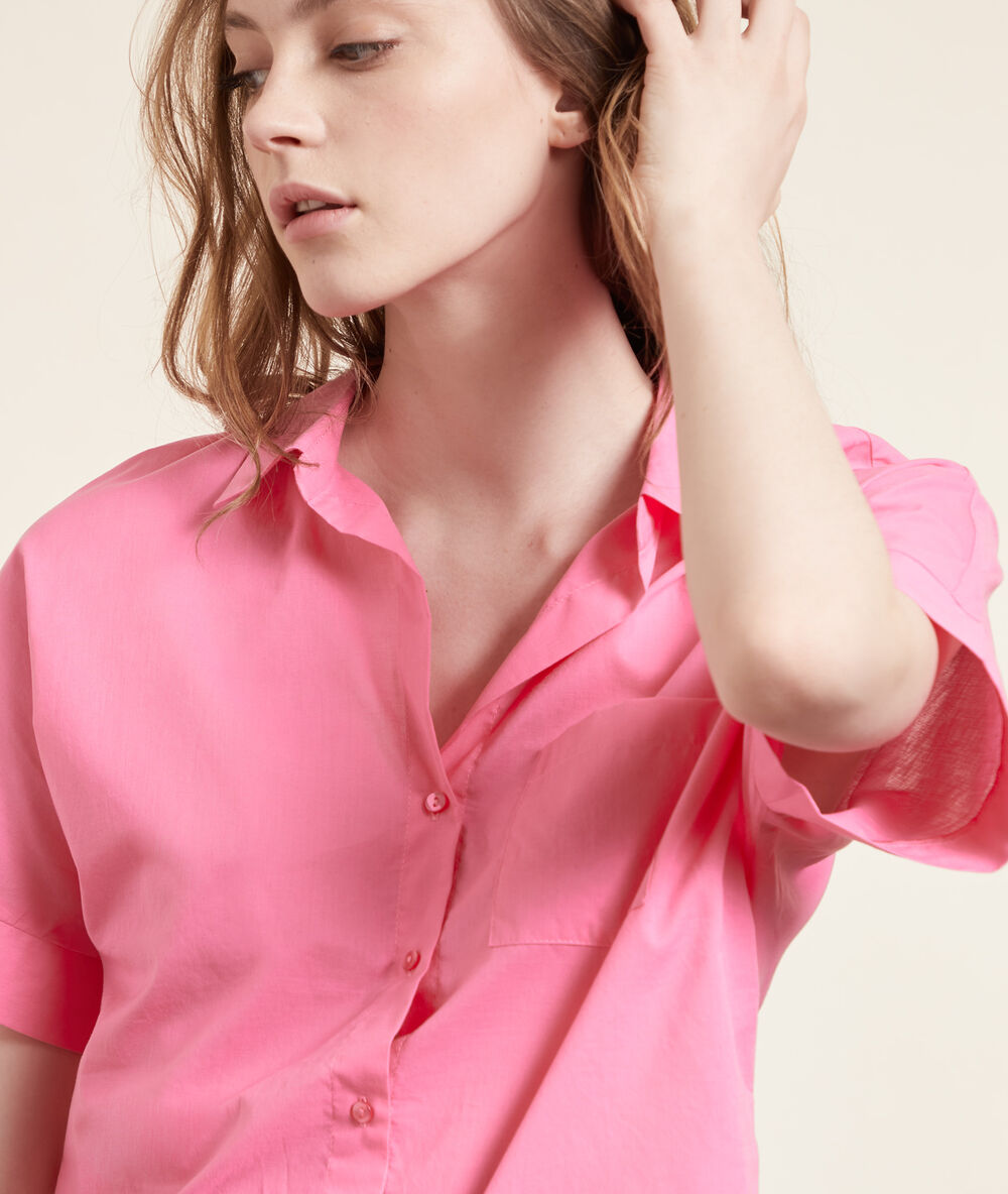 Camisa pijama con mensaje empoderamiento fucsia.