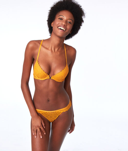 Braguita brasileña de encaje gráfico amarillo.