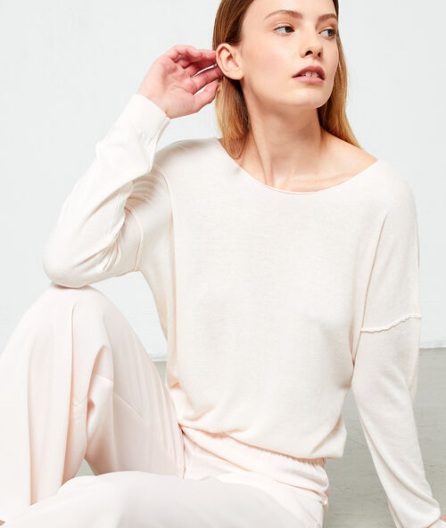 Pull maille fine dos d&eacute;collet&eacute; rose poudre.