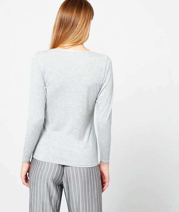 Camiseta escote en V de viscosa, motivos satinados Camiseta escote en V de viscosa, motivos satinados;${refinementColor}