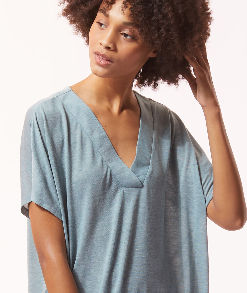 Camisón escote en v turquesa.