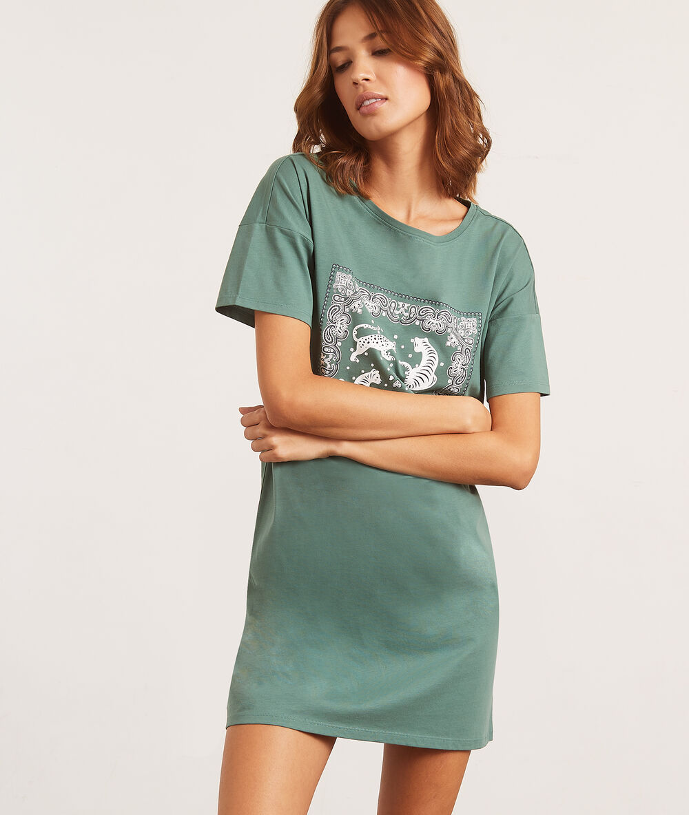 Camisón estampado verde.