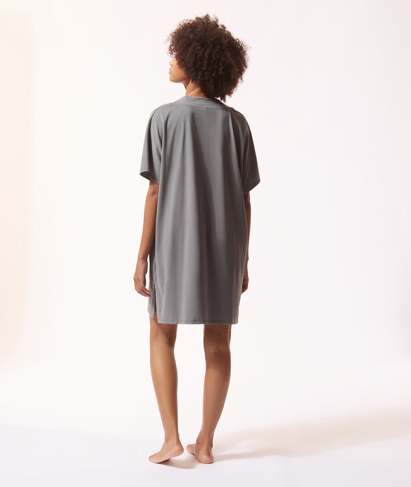 Camisón corto escote en V Camisón corto escote en V;${refinementColor}