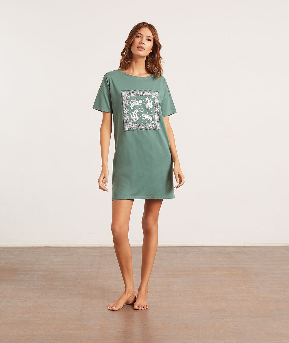 Camisón estampado verde.