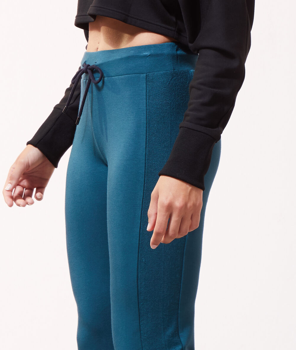 Pantalón deportivo 7/8 verde.