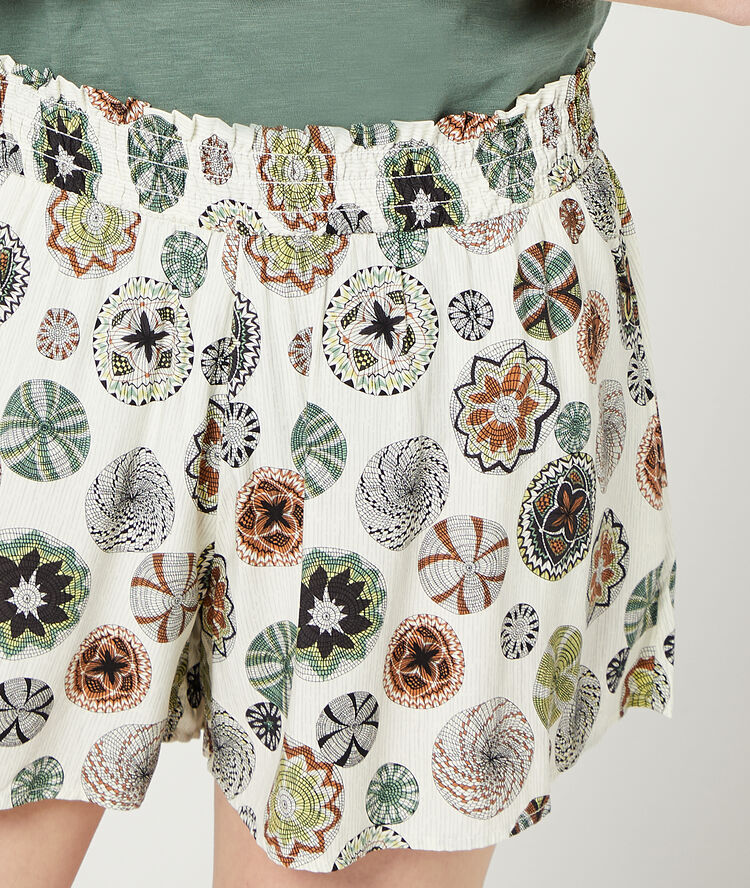 Pantalón corto estampado crudo.