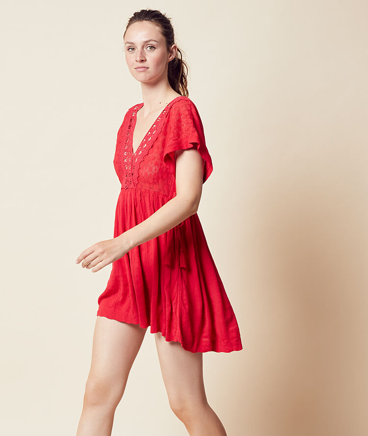 Túnica en guipur rojo.