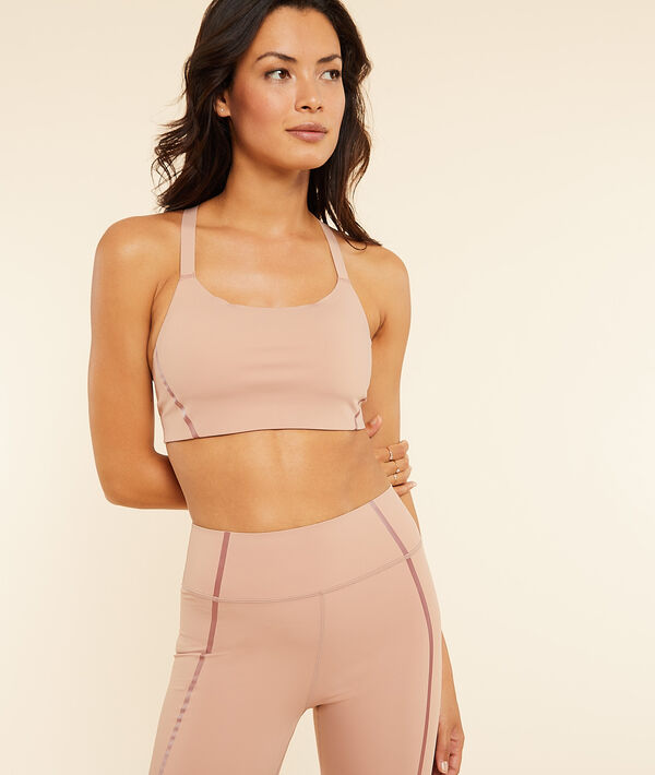 Top deportivo. Sujeción fuerte Top deportivo. Sujeción fuerte;${refinementColor}