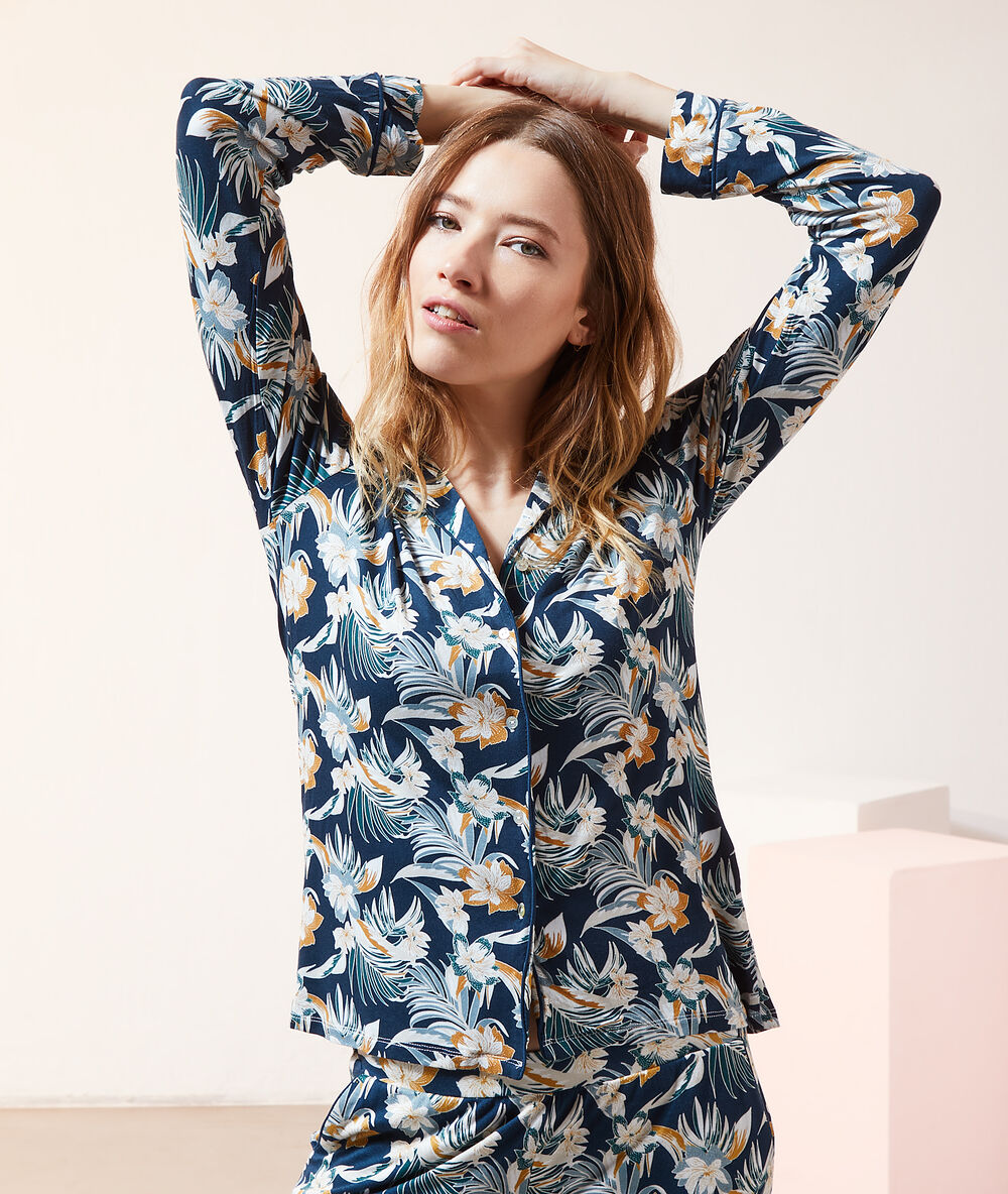 Camisa pijama estampado tropical turquesa.