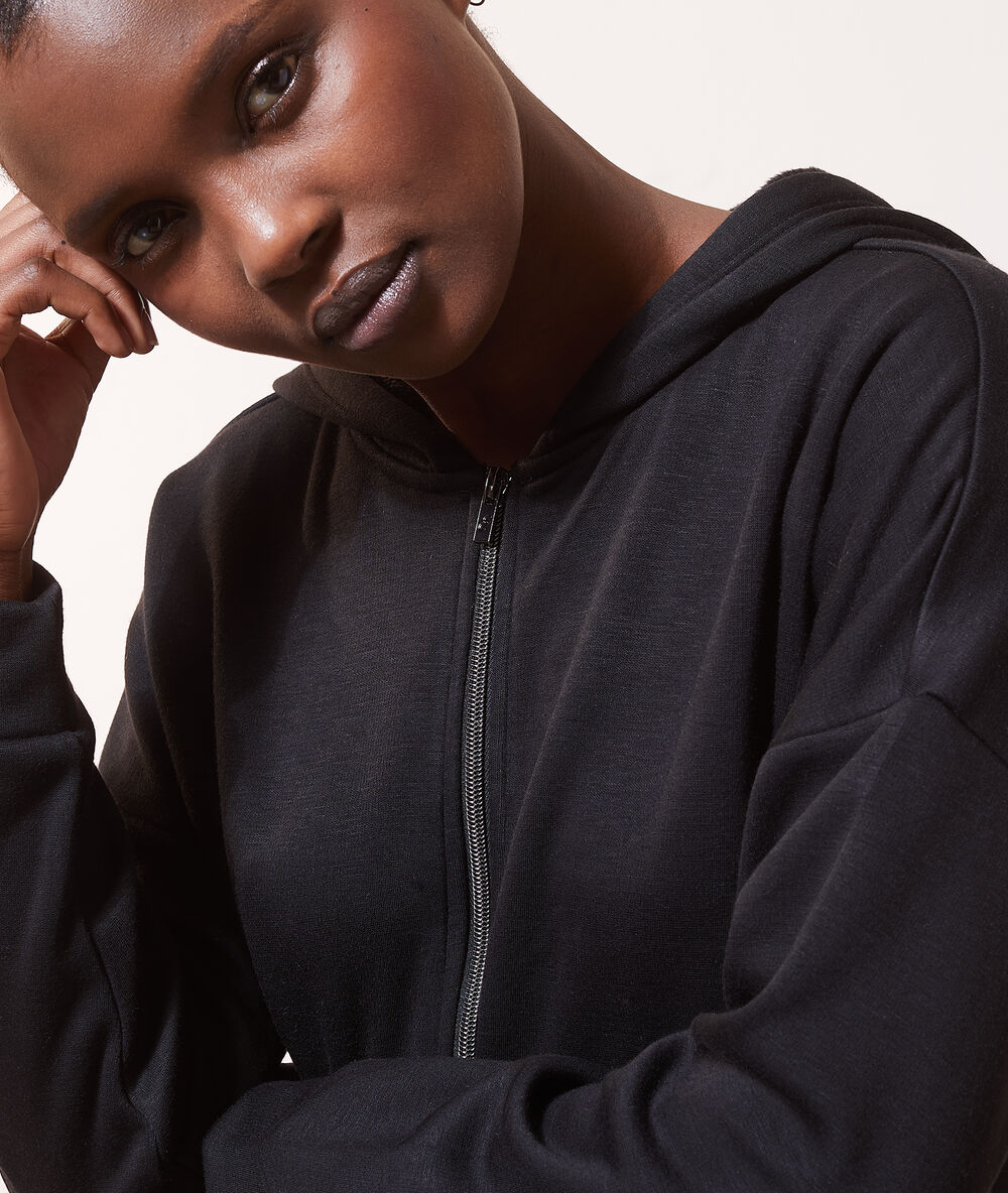 Chaqueta con cremallera homewear negro.