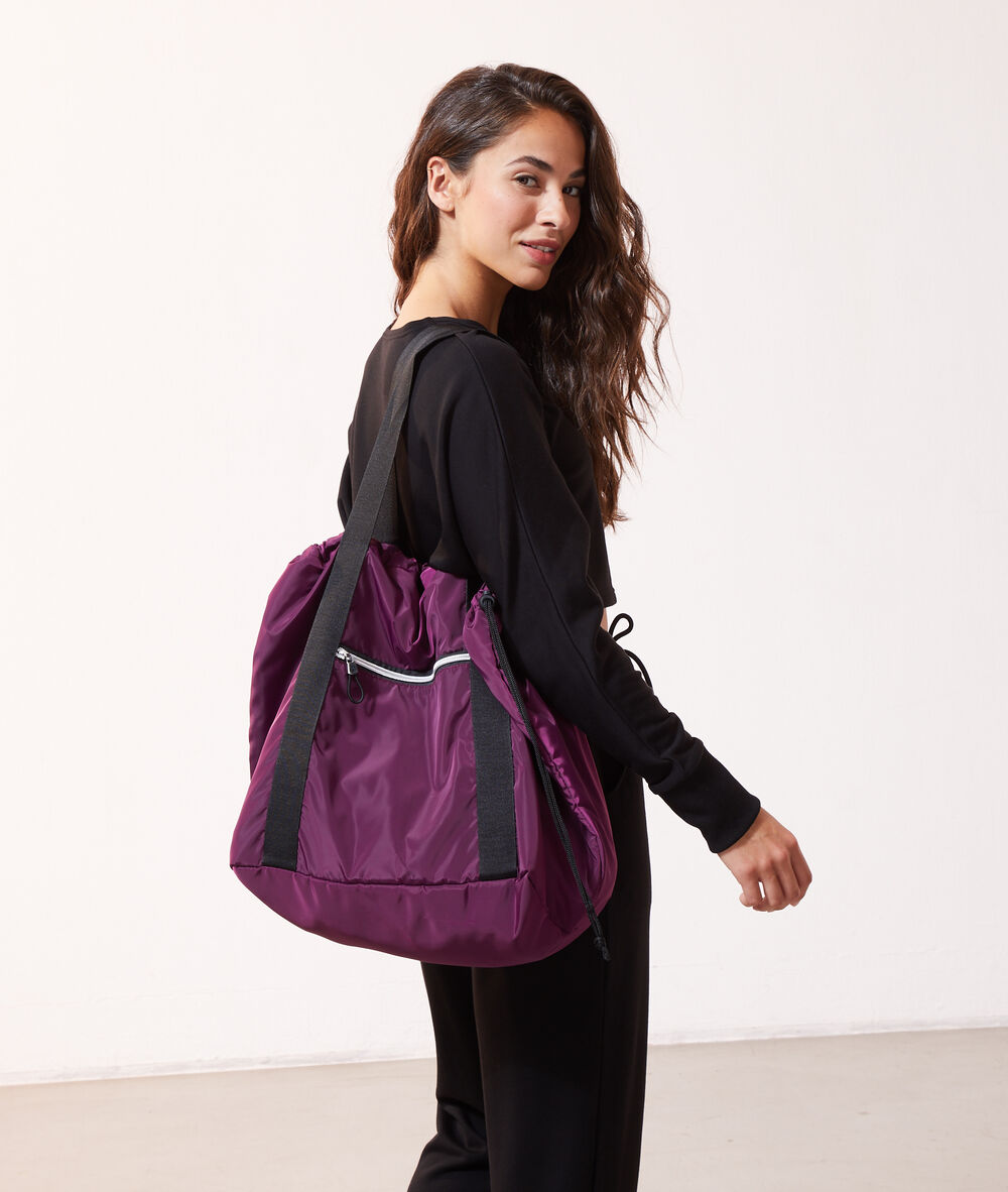Bolsa deportiva ciruela.