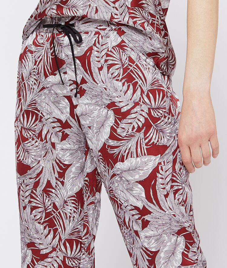 Pantalón estampado de hojas teja.