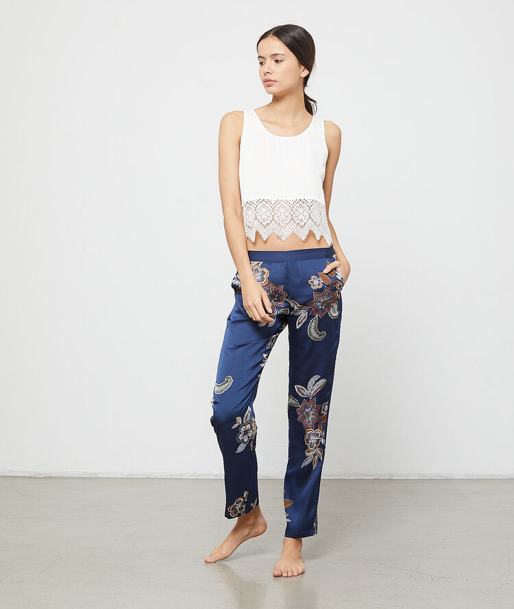 Crop top de satén y encaje crudo.