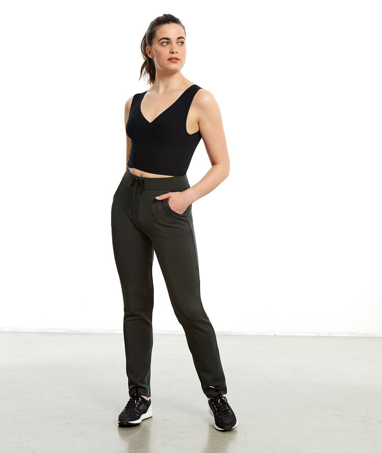 Pantalón deportivo caqui.