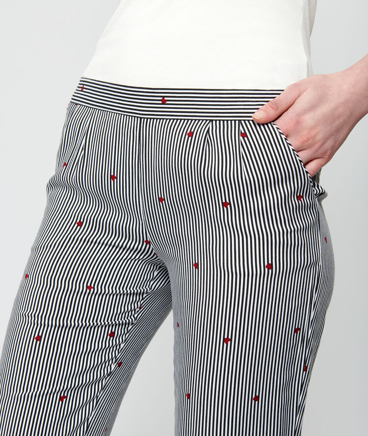 Pantalón estampado finas rayas crudo.