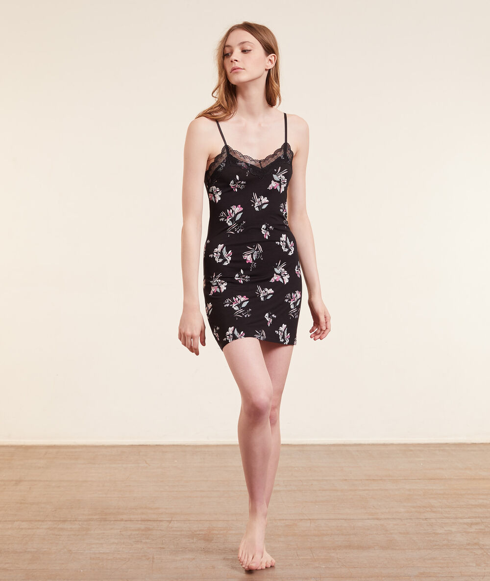 Camisón viscosa, estampado floral negro.