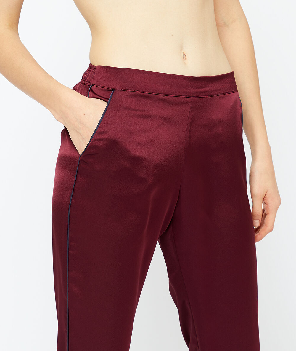 Pantalón pijama de satén granate.