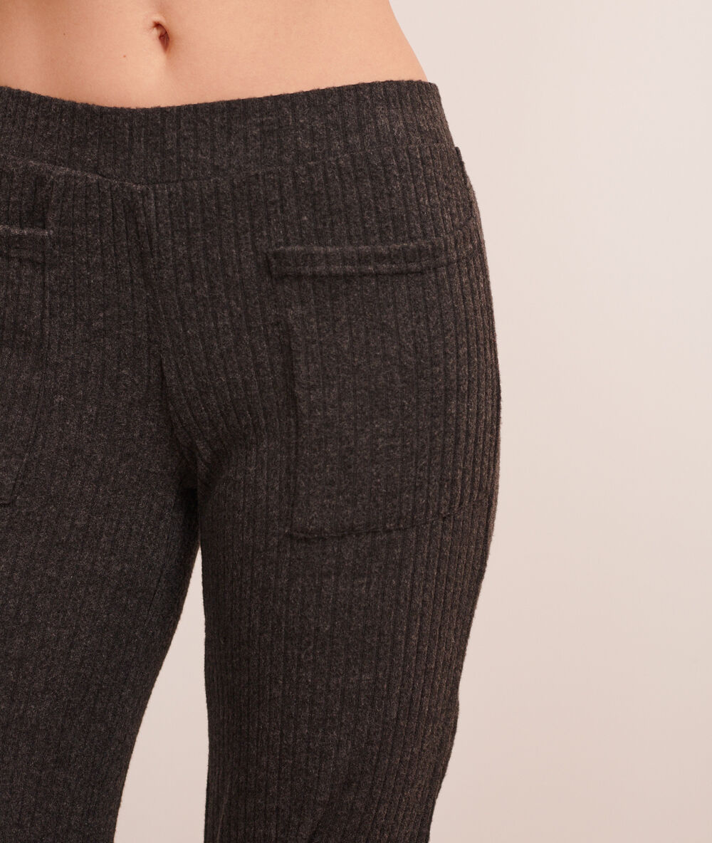 Pantalón canalé antracita.