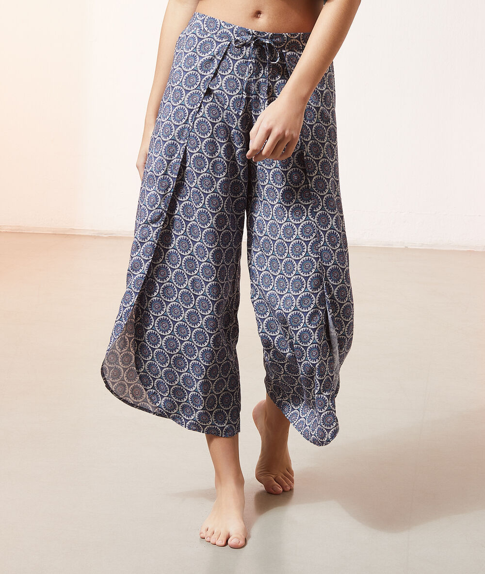 Pantalón 7/8 ancho azul marino.