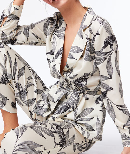 Camisa pijama de satén estampado jungla crudo.
