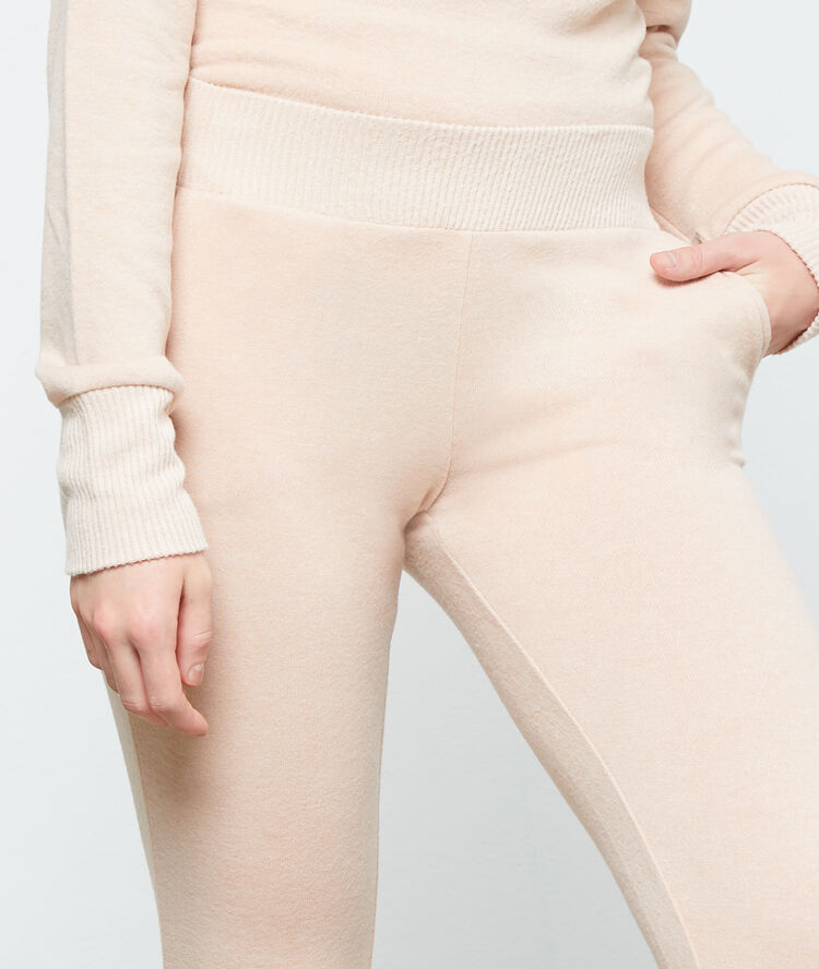 Pantalón detalle botones rosa.
