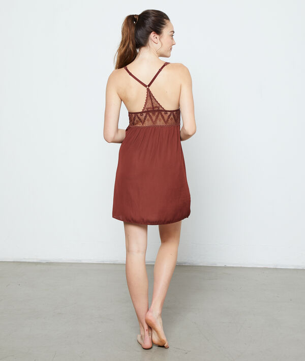 Camisón escotado de encaje Camisón escotado de encaje