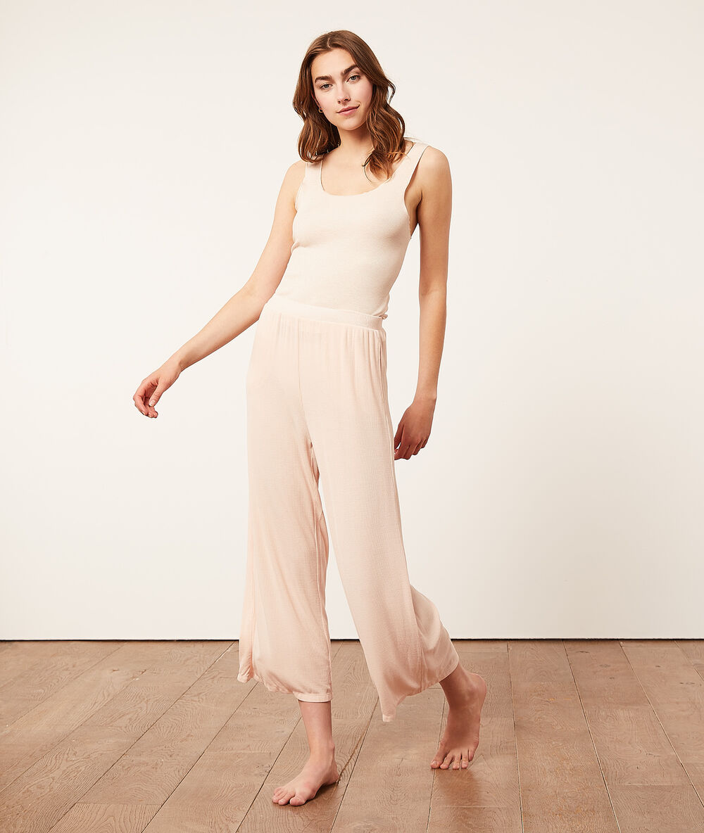 Pantalón pijama 7/8 rosa pálido.