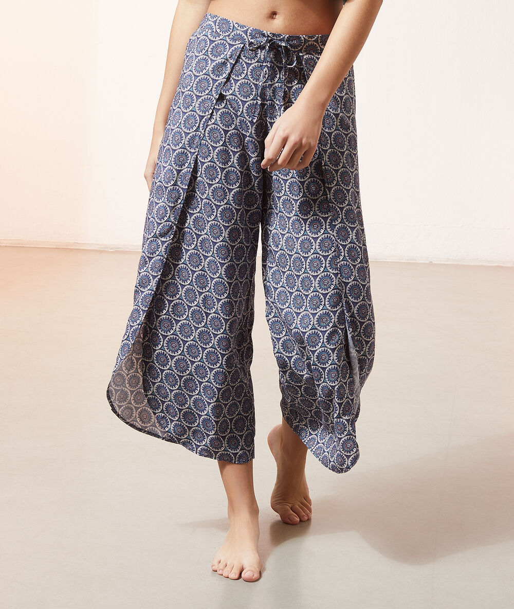 Pantalón 7/8 ancho azul marino.