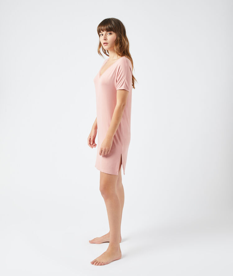 Camisón corto rosa.