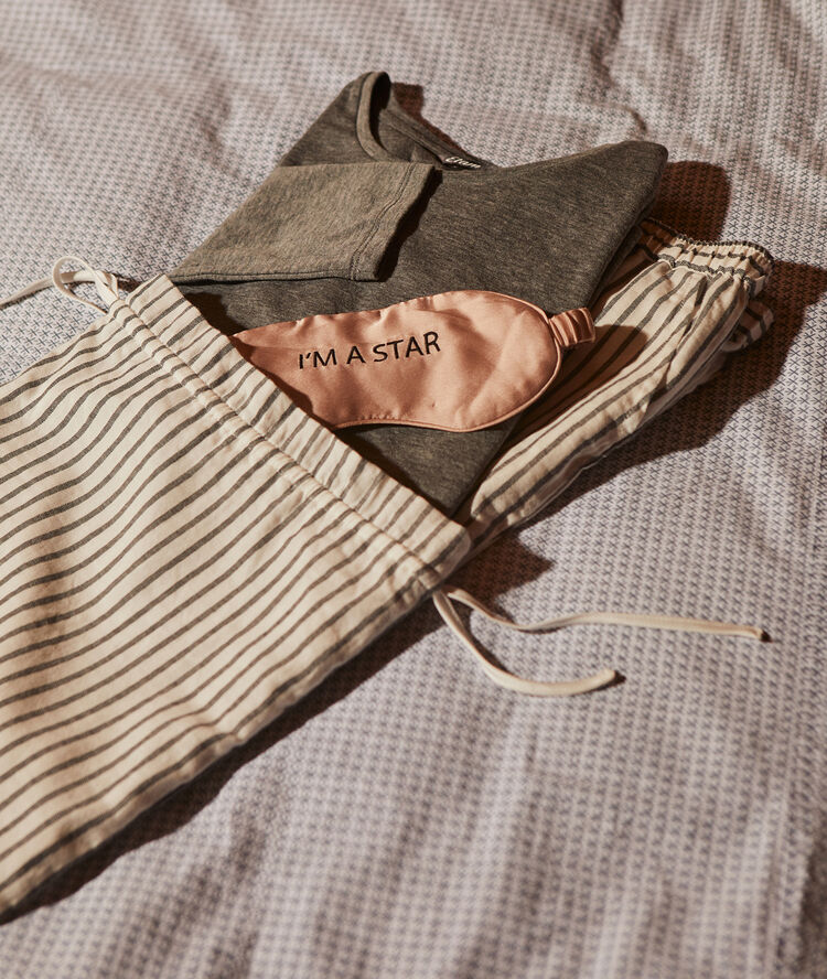 Conjunto pijama con antifaz de noche c.gris.